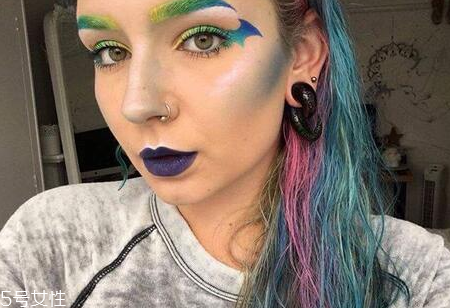 萬圣節(jié)蝙蝠眼妝怎么畫？超簡(jiǎn)單的蝙蝠眼妝畫法