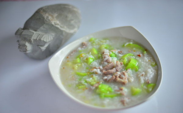 絲瓜粥怎么做好吃 絲瓜稀飯的家常做法 絲瓜粥怎么做好吃 絲瓜稀飯的家常做法