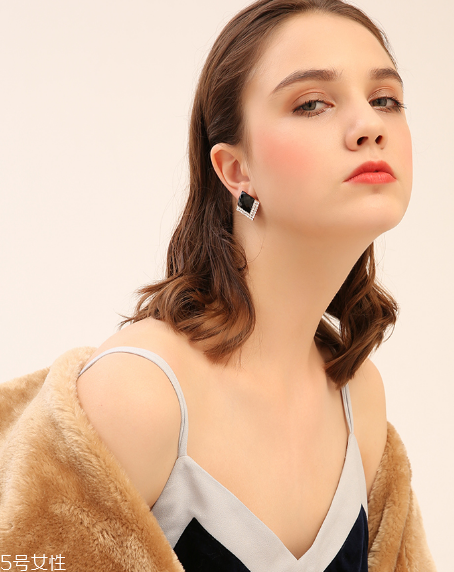 2022年流行什么款式的耳環(huán)？2022耳環(huán)流行趨勢
