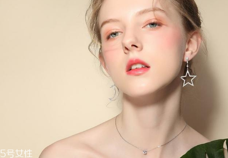 2022年流行什么款式的耳環(huán)？2022耳環(huán)流行趨勢