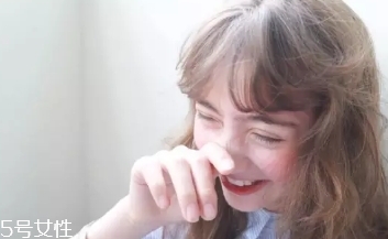 蜂蜜茶色配方 蜂蜜茶色頭發(fā)染發(fā)方法 蜂蜜茶色配方 蜂蜜茶色頭發(fā)染發(fā)方法