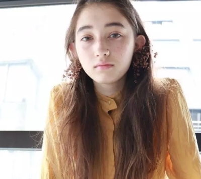 蜂蜜茶色配方 蜂蜜茶色頭發(fā)染發(fā)方法 蜂蜜茶色配方 蜂蜜茶色頭發(fā)染發(fā)方法