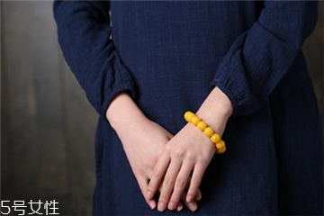 蜜蠟手串可以沾水嗎？蜜蠟手串能碰水嗎？