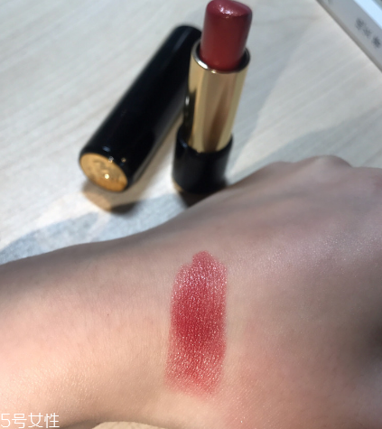 蘭蔻120和124哪個(gè)好看 蘭蔻120和124對(duì)比試色 蘭蔻120和124哪個(gè)好看 蘭蔻120和124對(duì)比試色