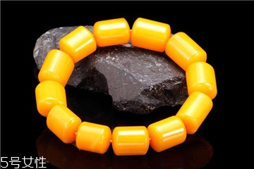 蜜蠟手串戴哪只手？蜜蠟手串佩戴講究