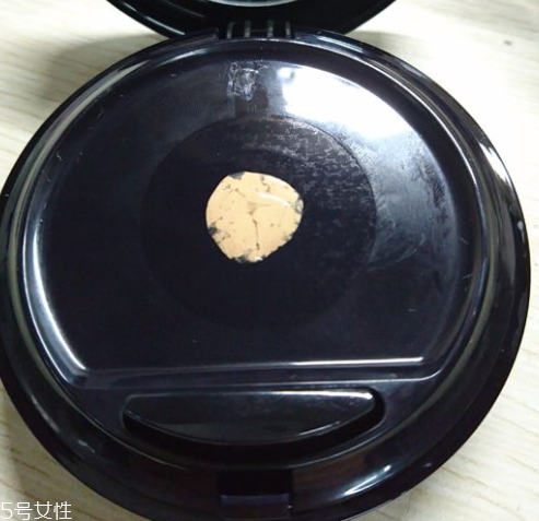 雅詩蘭黛紅石榴氣墊cc代言人是誰？雅詩蘭黛氣墊哪款好用？