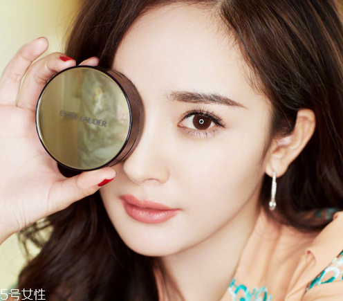 雅詩蘭黛紅石榴氣墊cc代言人是誰？雅詩蘭黛氣墊哪款好用？