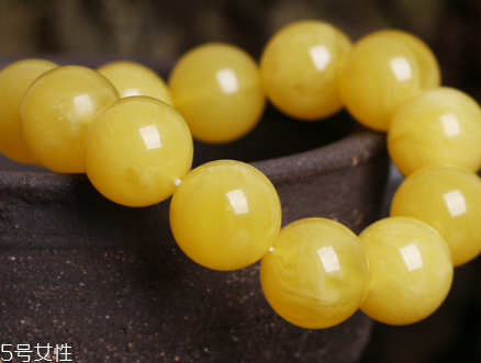 怎么鑒別蜜蠟手串真假？蜜蠟手串真假怎么看？