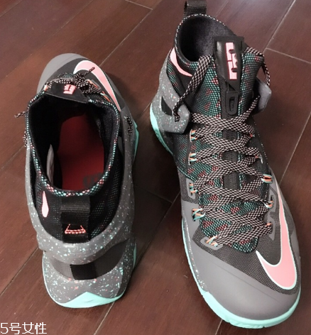 籃球鞋可以踢足球嗎？籃球鞋踢足球穿好嗎？