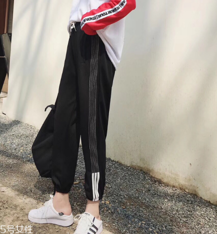 褲子可以用鹽水泡嗎？褲子用鹽水泡會(huì)怎樣？