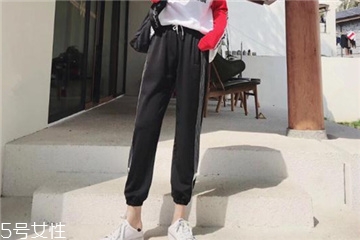 褲子可以用鹽水泡嗎？褲子用鹽水泡會(huì)怎樣？