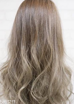 苦亞麻色頭發(fā)需要漂嗎？