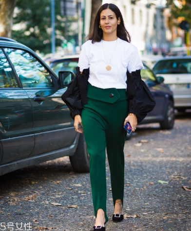 褲子褪色了怎么恢復(fù)？褲子掉色處理辦法