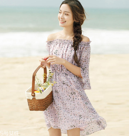 荷葉邊連衣裙怎么搭配？荷葉邊連衣裙搭配圖片