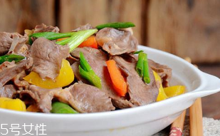 豬心能治心臟病嗎？豬心可以治心臟?。?></p><h3>豬心能和豬肚一起煮嗎</h3><p>豬心能和豬肚一起煮。但是要注意分量，一起燉多了會吃不完，去過吃完了也會覺得很撐，要控制份量。還要注意入鍋的時間，心比肚先熟！燉豬心還可以放些胡蘿卜和鮮人參一根。</p><p style=