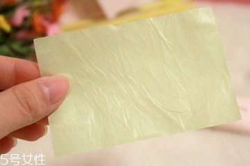 吸油紙會吸走防曬霜嗎？吸油紙會將水分帶走嗎？