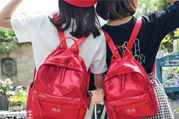 20歲女生背什么包？20多歲女生適合什么包包？