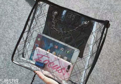 20歲女生背什么包？20多歲女生適合什么包包？