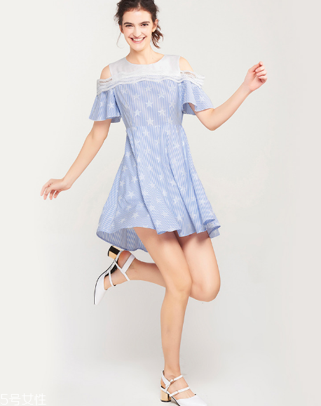 露肩連衣裙怎么搭配？露肩連衣裙搭配圖片