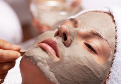 頑固痘痘怎么消除？油皮為什么反復(fù)爆痘？