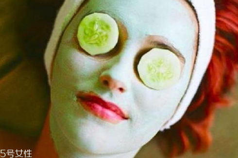 黃瓜敷臉能祛眼袋嗎？黃瓜敷臉有祛眼袋效果嗎？