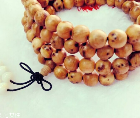 崖柏手串女人能帶嗎？崖柏手串適合女生戴嗎？
