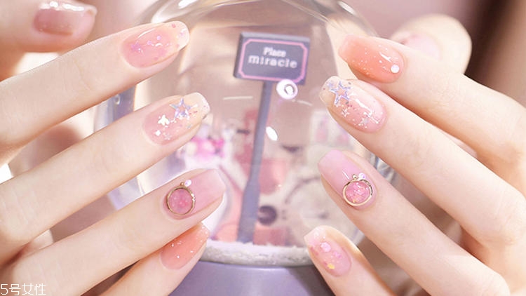 美甲跳色什么意思？美甲跳色有什么作用？