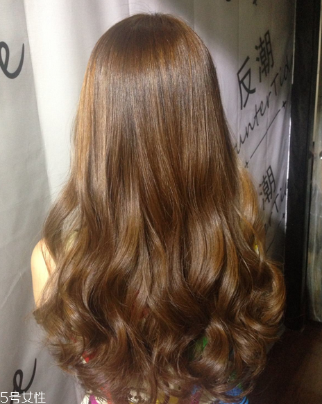 燙發(fā)后怎么打理卷發(fā)？剛燙的卷發(fā)如何打理？