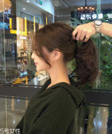 燙發(fā)是冷燙好還是熱燙好？冷燙和熱燙哪個(gè)更自然？