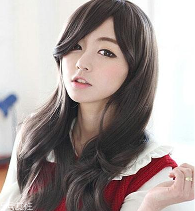 燙發(fā)是冷燙好還是熱燙好？冷燙和熱燙哪個(gè)更自然？