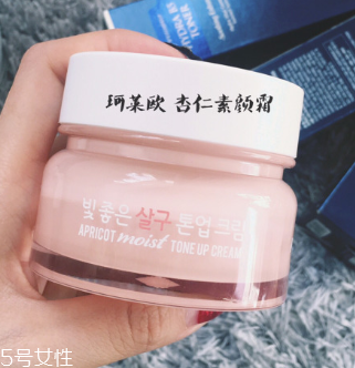 長(zhǎng)期用素顏霜會(huì)變黑嗎？長(zhǎng)期用素顏霜的后果