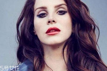 燙發(fā)能用護發(fā)素嗎？關于燙發(fā)的打理