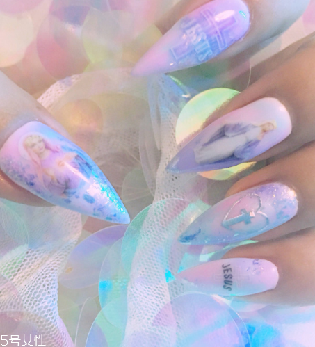 個性美甲圖片2018 讓人過目難忘的瀟灑酷帥美甲 個性美甲圖片2018 讓人過目難忘的瀟灑酷帥美甲