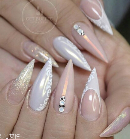 個性美甲圖片2018 讓人過目難忘的瀟灑酷帥美甲 個性美甲圖片2018 讓人過目難忘的瀟灑酷帥美甲