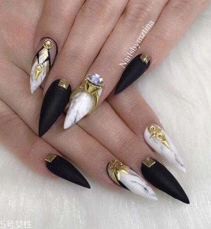 個性美甲圖片2018 讓人過目難忘的瀟灑酷帥美甲 個性美甲圖片2018 讓人過目難忘的瀟灑酷帥美甲