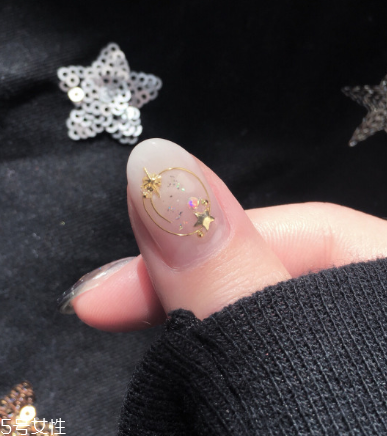 個性美甲圖片2018 讓人過目難忘的瀟灑酷帥美甲 個性美甲圖片2018 讓人過目難忘的瀟灑酷帥美甲