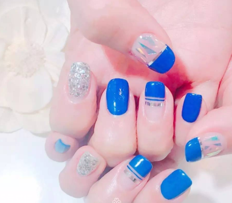 個性美甲圖片2018 讓人過目難忘的瀟灑酷帥美甲 個性美甲圖片2018 讓人過目難忘的瀟灑酷帥美甲