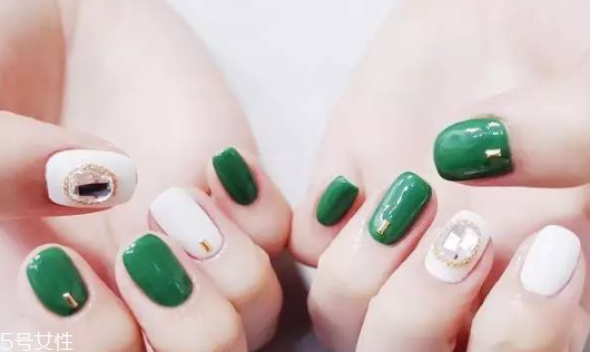 個性美甲圖片2018 讓人過目難忘的瀟灑酷帥美甲 個性美甲圖片2018 讓人過目難忘的瀟灑酷帥美甲