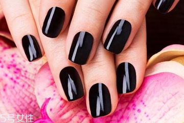 個性美甲圖片2018 讓人過目難忘的瀟灑酷帥美甲 個性美甲圖片2018 讓人過目難忘的瀟灑酷帥美甲