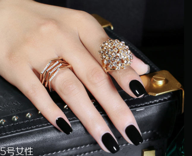 個性美甲圖片2018 讓人過目難忘的瀟灑酷帥美甲 個性美甲圖片2018 讓人過目難忘的瀟灑酷帥美甲