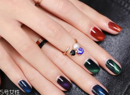 個性美甲圖片2018 讓人過目難忘的瀟灑酷帥美甲 個性美甲圖片2018 讓人過目難忘的瀟灑酷帥美甲
