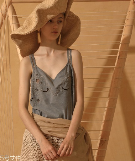 平胸女生夏天穿什么？平胸也能穿出高級感