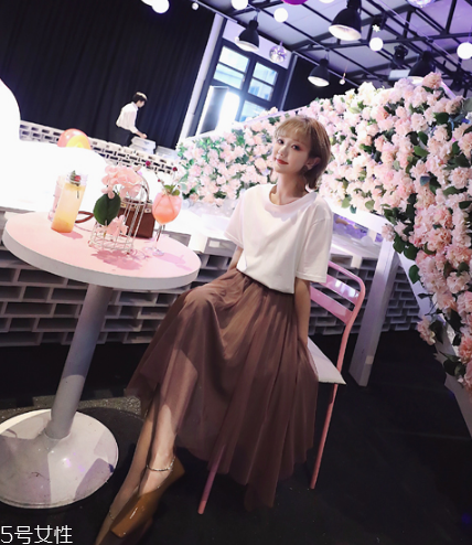 平胸女生夏天穿什么？平胸也能穿出高級感