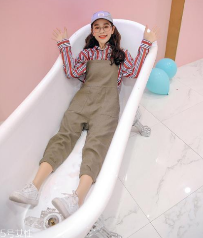 平胸女生夏天穿什么？平胸也能穿出高級感