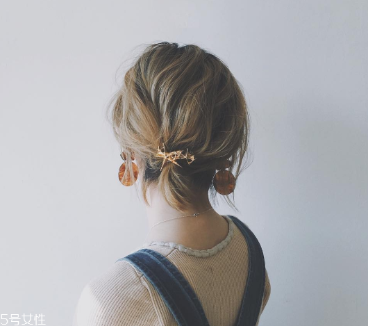 鮑伯頭發(fā)型怎么打理好看？鮑伯頭的5種打理方法