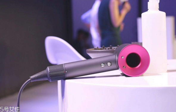 戴森吹風(fēng)機(jī)有幾個(gè)版本 戴森吹風(fēng)機(jī)款式區(qū)別 戴森吹風(fēng)機(jī)有幾個(gè)版本 戴森吹風(fēng)機(jī)款式區(qū)別