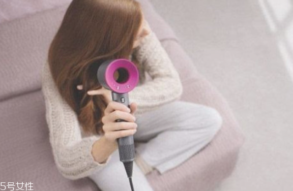 戴森吹風(fēng)機(jī)有幾個(gè)版本 戴森吹風(fēng)機(jī)款式區(qū)別 戴森吹風(fēng)機(jī)有幾個(gè)版本 戴森吹風(fēng)機(jī)款式區(qū)別