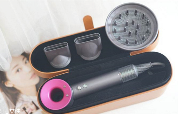 戴森吹風(fēng)機(jī)有幾個(gè)版本 戴森吹風(fēng)機(jī)款式區(qū)別 戴森吹風(fēng)機(jī)有幾個(gè)版本 戴森吹風(fēng)機(jī)款式區(qū)別