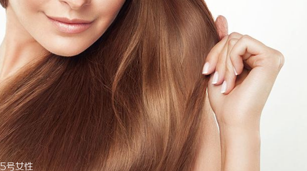 頭發(fā)兩天不洗就很油怎么辦？5個(gè)方法減緩頭皮出油