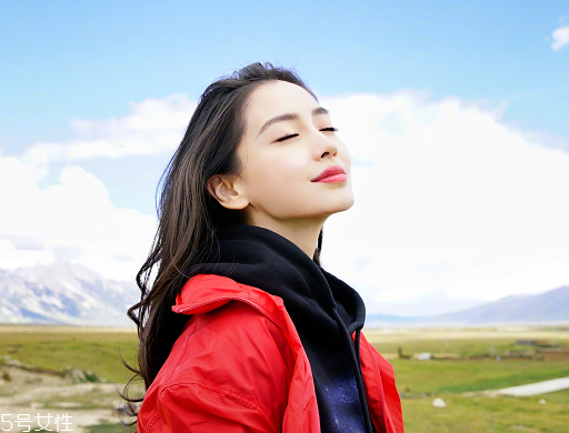 燙發(fā)一般多少錢？燙發(fā)價位防被坑指南